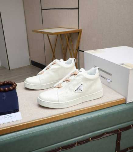 出厂价 Prada 普拉达 2024最新款原版复刻！可到做工一流 鞋面意大利进口小牛皮透气真皮内里 适合出行，原版复大刻底，让你适合各出种行，尽显低调奢华 以质