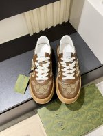 g家2024全新系列，饼干鞋，厚底运动鞋，这款的舒适度真的很绝，超级轻便舒适百搭，必备单品，这款单品充满了趣味十足的复古气息。G家全新系列继续从其他时代的日常生