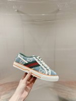 橙子出厂价P Gucci 古驰 1977系列 经典低帮帆布鞋 休闲鞋板鞋 情侣款 双帆布成制融品入牌元素 复古格风浓郁 经典与情怀都让人完美回忆！ 原版开发每个
