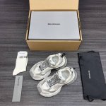 590 纯原版本 Balenciaga Phantom Sneaker 巴黎世家全新做旧 #3Xl 10.5代潮流跑鞋。 在延续 Track Trainer 户