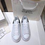 批发直销 女鞋 女装 常年现货，秋冬新品专柜同步AlexanderMcQUEEN 男．女同款麦昆新色大底和皮料新色小白鞋，专柜自购原版1：1打造：新楦形，同原版