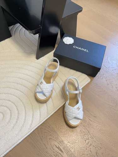 Chanel 25C秀款厚底防水台凉鞋鞋面羊京，防水台4cm，后跟12cm！上脚后很稳！穿上立马两米八内里垫脚羊皮，原版大底。Size:35-39 40定做