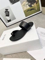 高品质出厂 The row 2024新款拖鞋，你可以永远相信the row ，极简、复古是他们的代名词一如既往的简单，有设计感，线条简洁流畅，细节满满鞋面1:1
