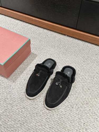 顶级品质 Loro Piana Ss24 New Arrival～ Lp经典openwalk Fur系列 毛毛鞋 经典毛毛鞋系列，不夸张的设计和过多的装饰， 看