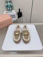 出厂 高版本 Miumiu 缪缪24Ss秋冬新款硬币纯羊毛乐福豆豆鞋 走秀新款 复古时尚简约高级 随意搭配 上脚非常舒适 鞋面采用金币和压花徽标logo彰显别具