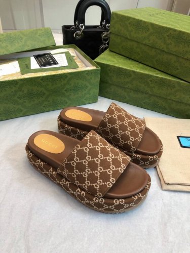 Gucci Summer最新限量厚底拖鞋 顶级品质发售 购入正品开发原版特殊印刷工艺印花 内里羊皮 配合意大利私模大底 整双鞋子行云流水 技术过硬 材质与工艺原