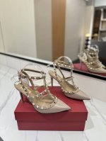 出厂价Pp： Valentino 华伦天奴铆钉 Vt经典环绕踝脚带铆钉凉鞋，历久弥新深入人心永不过时的必备单品顶级复刻！侧身弧线完美，原版开模定制不生锈铆钉 特