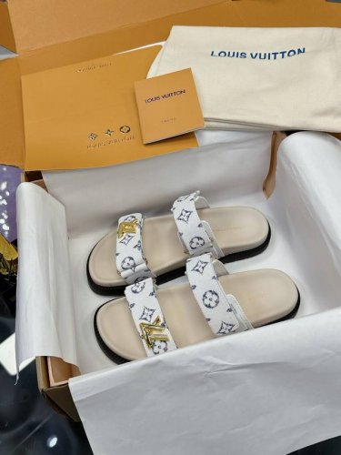 工厂价 驴家系列凉鞋lv凉鞋半拖 最新款-- Louis Vuitton 路易威登 最新时尚休闲半拖鞋～代购级当季最新潮品 众多博主纷纷种草，入购原版开模定制，