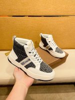 工厂价 Boss新款休闲高帮鞋 时尚百搭， 版型简洁大气， 面料采用进口牛皮，真皮内里，原版耐磨橡胶大底，独家新款，实物拍摄，两色可选，码数：38-44， 45