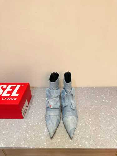 Diesel 24Ss秋冬 新品 水洗复古 后空口袋装饰尖头高跟短靴 最性感鞋子大奖颁给diesel 亮相米兰时装周 可以说现场状况精彩不断 新一季的新品无比抢