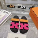 批发直销 女鞋工厂 H家 HERMES 最近火到不行的款二舅鞋- 经典款.凉鞋,搭配各种彩色袜子，潮爆了 鞋面：进口混种羊皮.鹿皮 内里：进口混种羊皮 大底：T