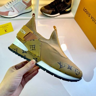 实价： NO.09527 Louis Vuitton 路易威登 弹力布系列，此款LV Runner 运动鞋出自艺术总监Virgil Abloh之手，以跑鞋为灵感