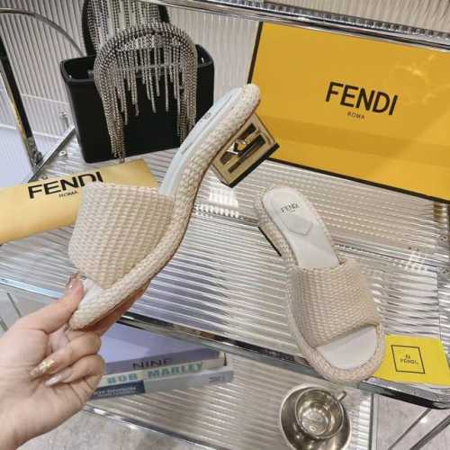 2024最新fendi芬迪系列水台拖鞋顶级上新啦 每年必备ff拖今年还加了新的水台系列，美到无法言喻绝好的穿着舒适感可是经典必备，各种风格搭配都hold的住！欢