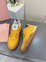 p330 Miu缪缪-高定/2025春夏火爆款，新款上市运动女鞋厚底防滑复古休闲鞋，上脚舒适轻松，随意搭配，筒约高级， 面料:原版牛反绒+进囗丝绸布料，防水防臭