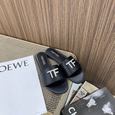 橙子出厂价 真丝 TOMFORD 汤姆福特 春夏新款 经典TF扣平底拖鞋 凉拖鞋材质：进口真丝 石头纹面料码数：35-41