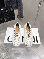 代购级 Ganni 25Ss 春夏走秀款单鞋 一年四季都可以穿的单鞋来了，一双封神的四季鞋 简约复古设计 关键是舒适百分逛街日常都可，绝不会成为鞋柜里的摆设，