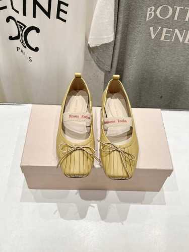 高版本出厂 Simone Rocha 24Ss新款sr平底玛丽珍单鞋芭蕾舞鞋 超级仙女范的玛丽珍芭蕾舞鞋，鞋子蛮有看点，手工折扇鞋面 搭配蝴蝶结丝带，设计一双让