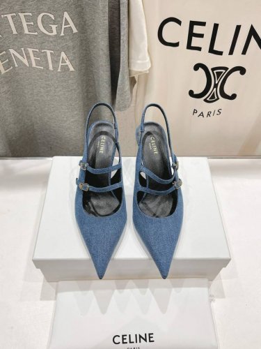 高版本出厂 CELINE 赛琳2025ss夏季新品简易尖头高跟凉鞋～复古简约又时尚 上脚舒适.百搭.显瘦，超有气质～百搭日常着用都是一绝的单品！小平跟轻松无压力