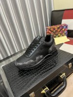 出厂价： Lv 路易威登。最新潮鞋休闲鞋实体店爆款。新品春夏季舒适进口定制原版牛皮，独特提花面料元素设计。搭配羊皮内里，Lv原版底，高端包装高品质细节决定品质、