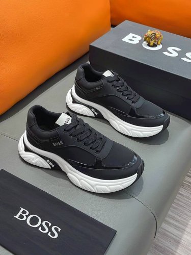 商品名称：Boss 波士正规码数: 38-44 休闲鞋商品材料：精选 牛皮鞋面，舒适羊皮内里 ；原厂大底