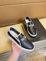 独家首发 古奇 独特现代风运动鞋。专柜代购休闲 意大利进口原版皮， 猪里 拒绝脱色磨脚 鞋底：原厂特供原版底，超酷 系带走路都带风风格设计 原单品质全真皮制作，