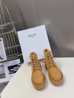 Celine思琳最新走秀款马丁靴、低调简约的设计，上c家logo点缀、极具品牌辨识度、上脚显瘦轻便，无论搭配什么都可以轻松驾驭鞋面采用进磨砂小牛皮，全真皮没有一
