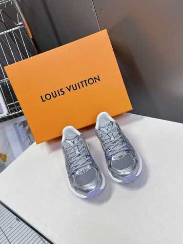 男装10 Lv 路易威登Olympia情侣款运动鞋 太古汇Rmb11880购入两双开发 复刻 所有细节对版 本款 L Olympia运动鞋融合网格面料与金属质感
