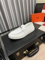 出厂价： 爱马仕* 最新爆款休闲鞋，顶端品牌奢侈～代购，顶级～质量。鞋面選用进口透气牛皮搭配布面料材质透气羊皮内里 精细做工。原版个性时尚柔软橡膠耐磨大底，码数