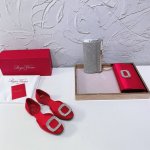 高品质 ！名媛款Roger vivier chips 经典之作RV中空钻扣真丝平底鞋原版购入1:1开模，细节超完美！质量欢迎对比！面料采用意大利进口100%真丝
