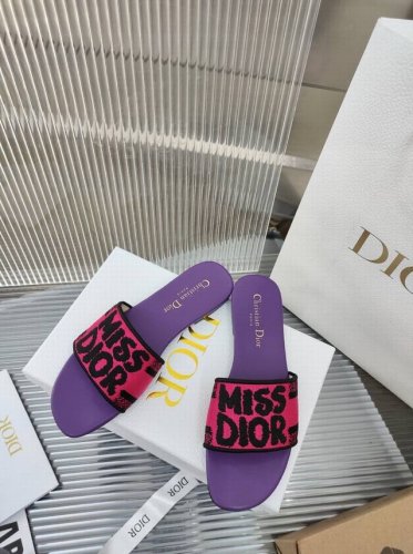 迪奥miss Dior 系列平底拖鞋，经典上乘美艳力作 Dior专柜最火春夏系列 兼备气质 时尚 经典耐看的设计风格 上脚效果特别美！原版复刻制作！ 鞋面：原版