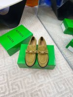 出厂440 Bottega Venet*女士Astaire乐福鞋 原版一比一做法 一致五金 当今流行的又一趋势 天花板啦3色百搭 精致平底 包裹面料 同色跟皮
