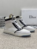 出厂价 实价 顶级原单-Dior 迪奥 高帮b02休闲运动鞋，采用头层牛皮精心制作搭配帆布，舒适透气~双色橡胶鞋底、提升格调。时尚百搭，可为各式造型增光添彩。塑
