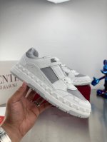 Valentino 华伦天奴 VT 2024早春 小白鞋 休闲鞋！顶级版本！ 原版1:1开模！套楦+油边工艺，经典拼接 时尚百搭，专柜同步全套包装 面料:定制牛