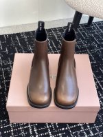 代购级 Miumiu 缪缪24Ss秋冬走秀款西部系列 复古机车一脚蹬 短靴 今年最值得入手的靴子 ！超多网红明星上脚 Miumiu今年秋冬确实泰酷辣 秋冬限定款