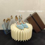 渔网高跟单鞋 Alaia｜法国高端一线高定品牌 Azzedinealaia:时尚界最后的手艺人 只忠于展现女性身体曲线的裁剪之王 始创于1979年的品牌alai