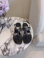 出厂价 Christian Loubouti*新款鳄鱼纹粗跟凉鞋 简约百搭款 好穿不累脚 鞋面牛皮 内里垫脚羊皮 意大利真皮大底 跟高3.5cm 尺码35-39