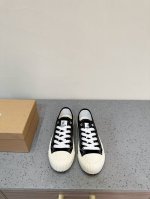Excelsior 日本小众潮牌 24Ss 帆布鞋 一双被称为“焦糖饼干”的帆布鞋 开始在小众范围内火了起来，在这个匡威和vans满街跑的年代，撞鞋是分分钟的事