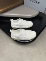 hogan 霍根 -高端品质 原单 -鞋面：进口纳帕小牛皮、鞋舌.鞋口.加厚记忆海绵.增加舒适性 -内里：水染牛皮，垫脚；品牌帆布 -大底：超轻tpu 橡胶;
