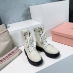 高品质出厂 ！Miumiu缪缪24Ss秋冬新款马丁靴厚底短靴上新 完全原版一比一复刻打造 版型超级正 最新时尚的设计 火遍全网的靴子，上脚又酷又时髦！ 靴筒处独