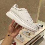 工厂价女 元 男款 元 支持退换 长期有货 超火爆的人气单品！---Alexander Mcqueen厚底运动鞋！ 近两年运动风在时尚界大行其道，各式各样的sn