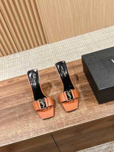 顶级品质 圣罗兰春夏走秀款 一字带高跟凉鞋高跟鞋之最我永远支持ysl统治世界～经典的设计！与现代风格完美的融合，打造出简约而不失设计以及时尚的这款凉鞋！上脚超级