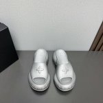 出厂 独家顶级版本 Smfk Tide 2024春夏最新王炸爆款系列 厚底十字花凉拖 百搭的极简风国潮，新作继承了诸多品牌制胜的流行元素，势必大热！ 真的是很耐