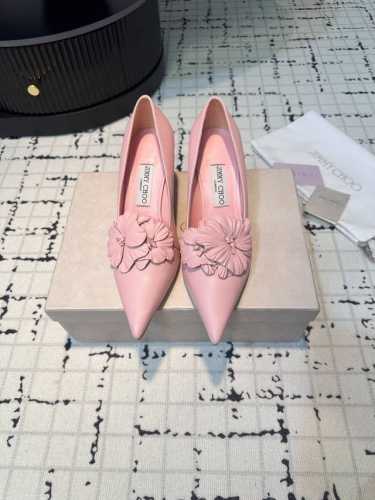 Jimmy Choo 周仰杰新季最花朵小猫跟鞋今年限定款，当红巨星金晨同款高跟单鞋 凉鞋，时髦百搭nice单品 这款羊皮大蝴蝶结采用纯手工重工打造，将j家的典藏