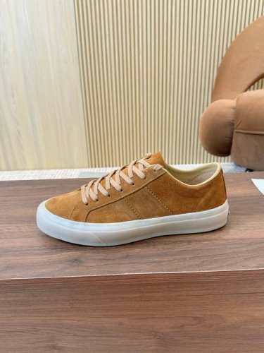 出厂价 汤姆 Tom Ford 美国复古轻奢款size：39-45Tom Ford来自欧美品牌，贸易原单，国内罕见，不易撞款 春夏穿到秋冬，跨越温差限制，又能驾