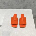 工厂P价P 顶级高版本 代购品质 原版开发Bottega Venetass最新款夏季平底方凉拖鞋。Bv新款Patch抢手大编织穆勒鞋爆款，Ins&小红书巨多网红