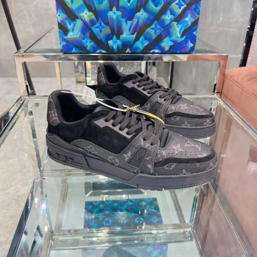 顶级版本 上线男款39-44 45.46 Virgil Abloh 向篮球鞋设计汲取灵感，推出标志性 LV Trainer 运动鞋，经典的花纹富含着整体的特性，