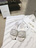跑量价平底 ，高跟 ，钻面50D*or春夏新色CD迪奥女士老花刺绣皮底拖鞋克里斯丁迪奥一直是华丽与高雅的代名词，在时尚殿堂一直是雄踞顶端特別值得一提的是：鞋底绣