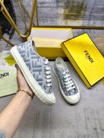 最新火爆款 Fendi Domino帆布鞋休闲运动鞋-全新必备款型！这款鞋履是完美之选。轻松、舒适、时尚且百搭。原版订制Ff帆布面料 ，原版开模大底 ，女码35