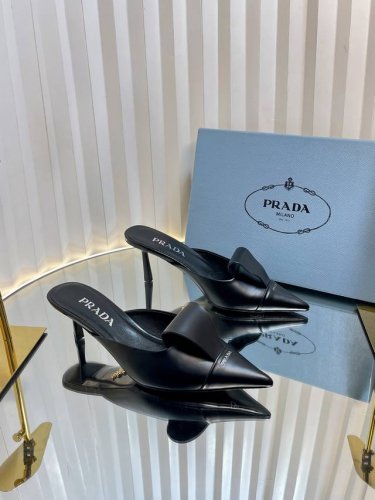 360Prada 普拉达春夏新款 原版购入1:1开发，细节完美，上脚舒适可任意配搭春夏的美饰服丽，精耐致看 鞋面：原版软漆皮 内里： 混种小羊皮 大底：意大利真