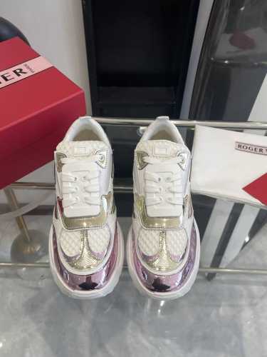 RV新款ROGER VIVIER 2025 Viv‘Motor系列 最美运动休闲鞋～维维亚精致风格 整双鞋子采购Zp开发打造，全部定制材料，独家开模大底，细节全